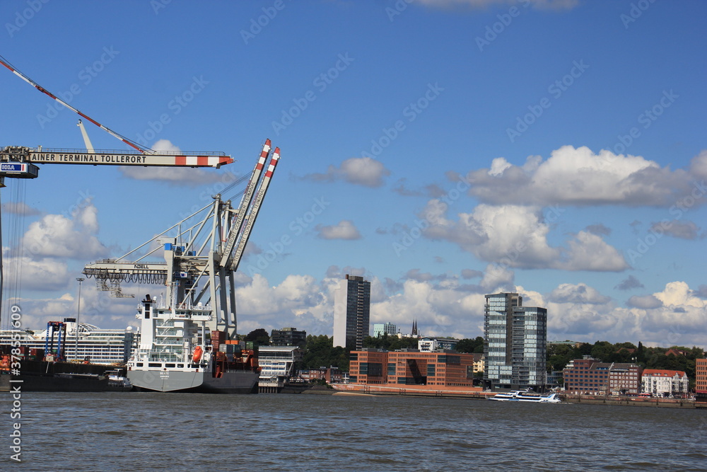 Hamburg von der Elbe 