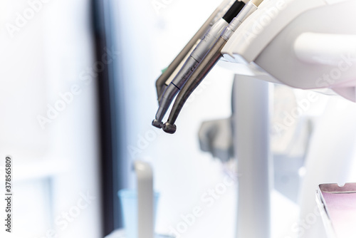 trapani dentista strumenti per pulizia dentale professionale