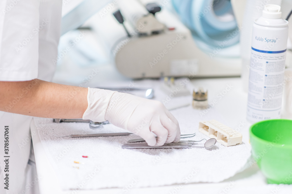 dentista operazione ortodonzista e odontoiatra per impianti dentali, pulizia dei denti dentista operazione ortodonzista e odontoiatra per impianti dentali, pulizia dei denti