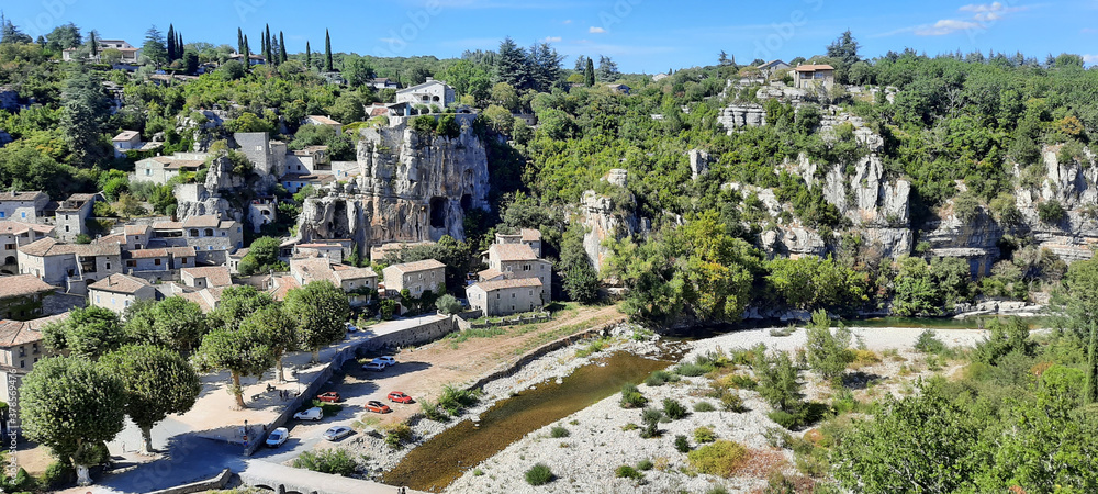 Le village de Labeaume en Ardèche en France