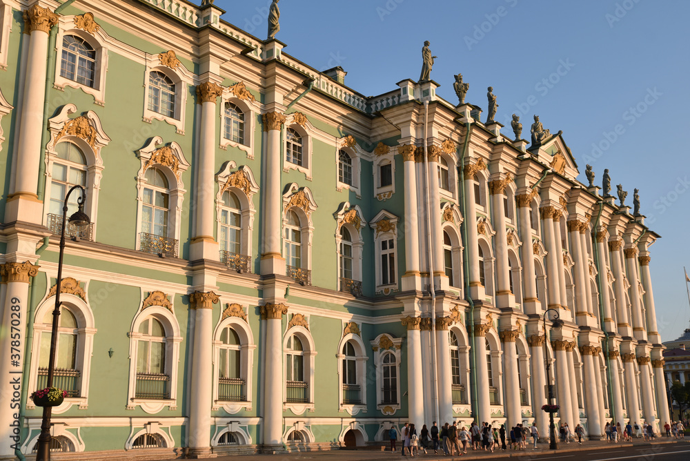 Palais baroque vert et blanc à Saint-Péterbourg, Russie