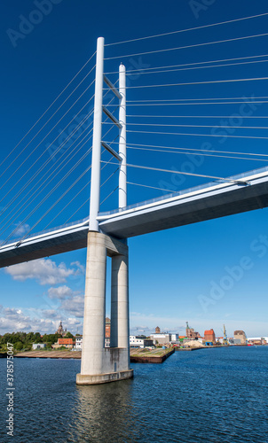 Rügenbrücke zwischen Stralsund und der Insel Rügen. Deutschland