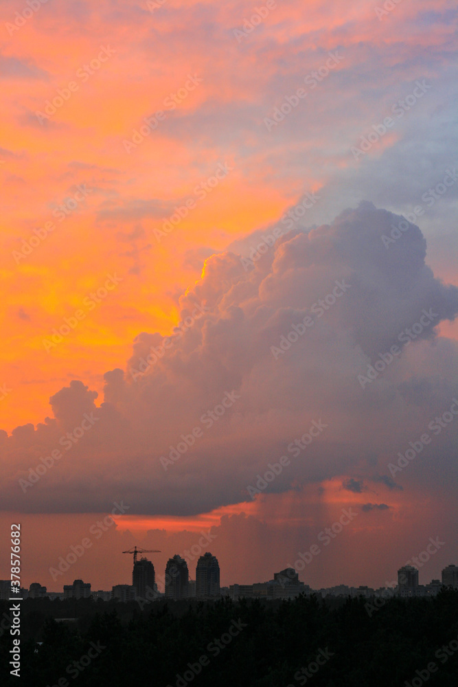 Obraz premium red and orange sun set on the open sky