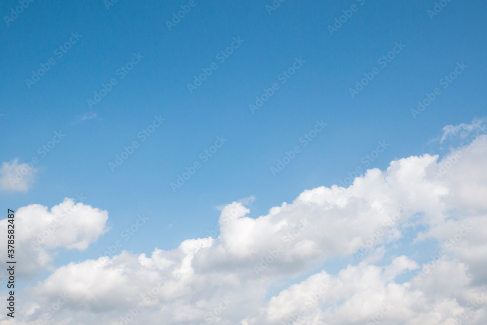 もくもくした雲のある青空 もくもくした雲のある青空