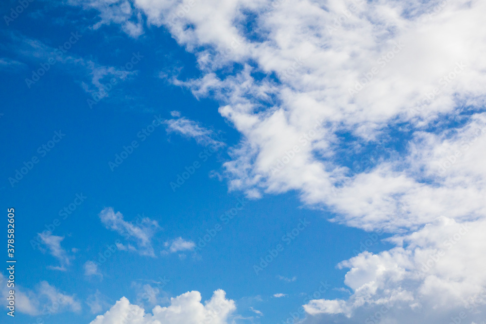 もくもくした雲の多い青い空 もくもくした雲の多い青い空