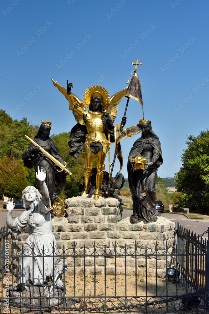 Statue de Jeanne d'Arc (Basilique du Bois-Chenu)
