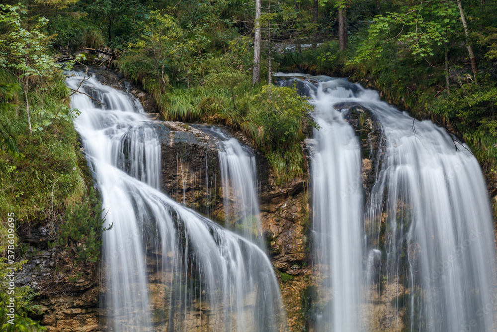 Fototapeta premium Sommerliche Weissbachfälle und Kaskaden