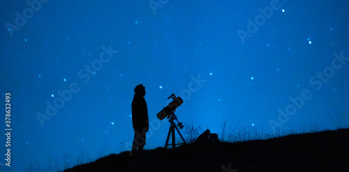 Slika na platnu Astronomer observing the immensity of the universe and the stars