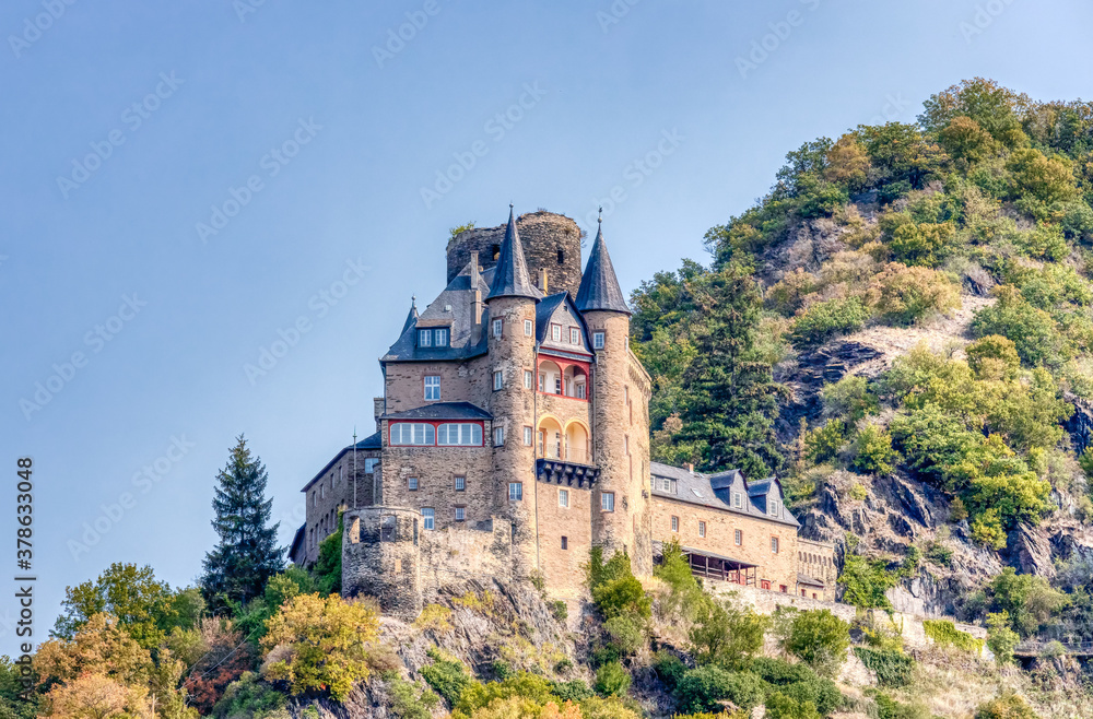 Burg Katz über St. Goarshausen in der Welterbe Kulturlandschaft Oberes Mittelrheintal in Rheinland-Pfalz - obrazy, fototapety, plakaty 
