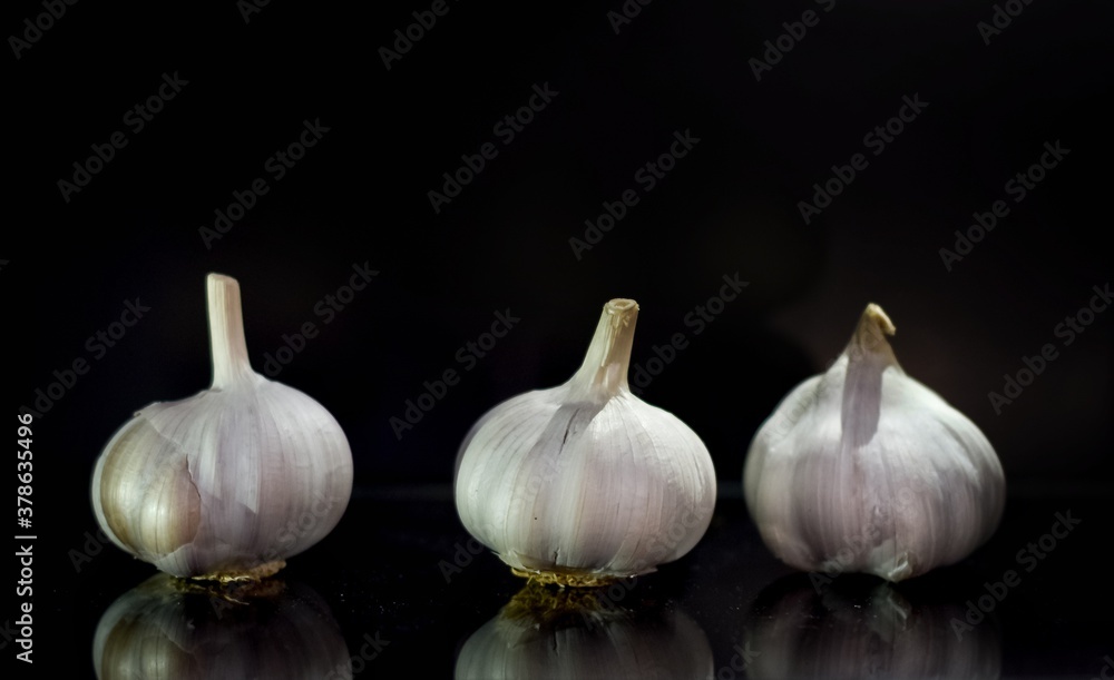 Obraz premium garlic on black
