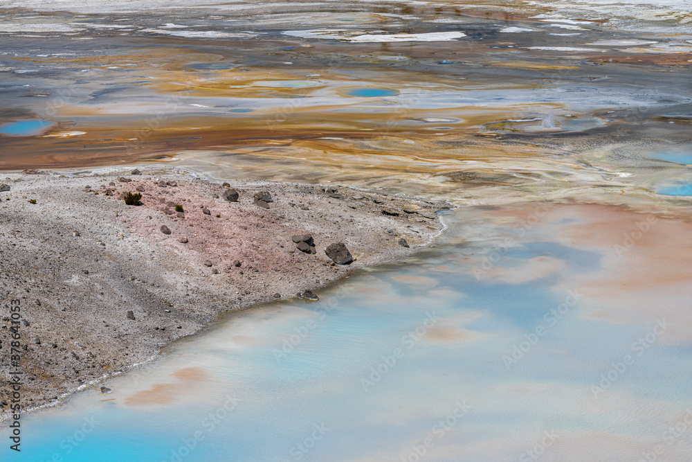 Fototapeta premium Porcelain Springs, Norris Geyser Basin, Yellowstone National Park