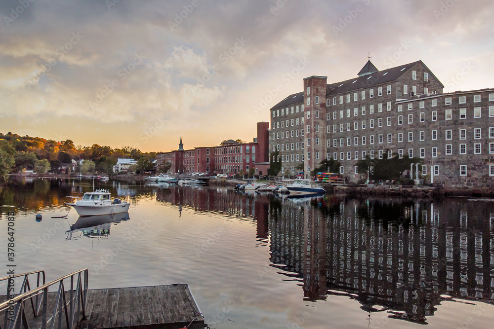 Fototapeta premium New England Mill Town