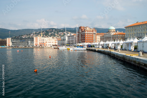 Obraz na płótnie Trieste, Italy - 07 октÑбрÑ, 2014: City embankment, Coast of the Trieste Sea w salonie