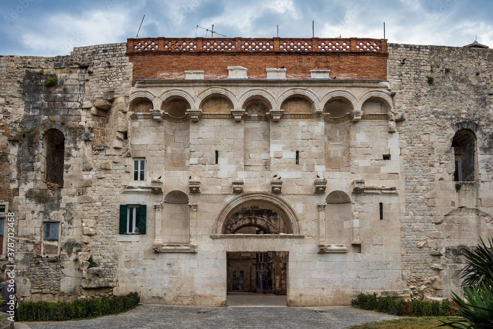 Obraz premium Golden Gate, the North Gate of Diocletian s Palace in Split, Croatia