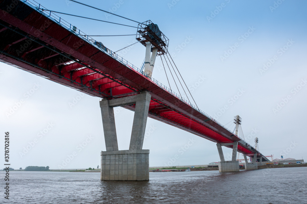 Obraz premium Russia, Blagoveshchensk, July 2019: Bridge on the Amur river from Blagoveshchensk to the Chinese city of Heihe in summer