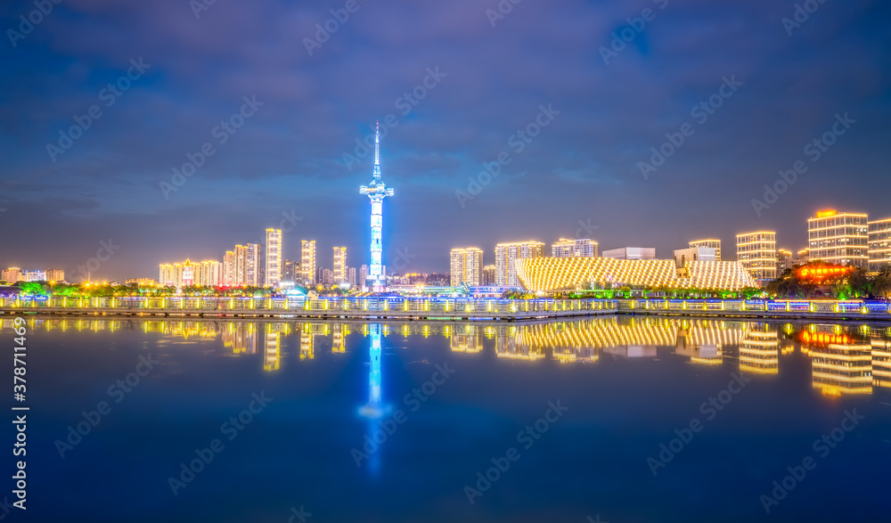 Obraz premium Urban architectural landscape of Julong Lake Park, Yancheng, Jiangsu, China