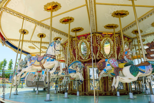 レトロな木製のメリーゴーランド　遊園地　 photo