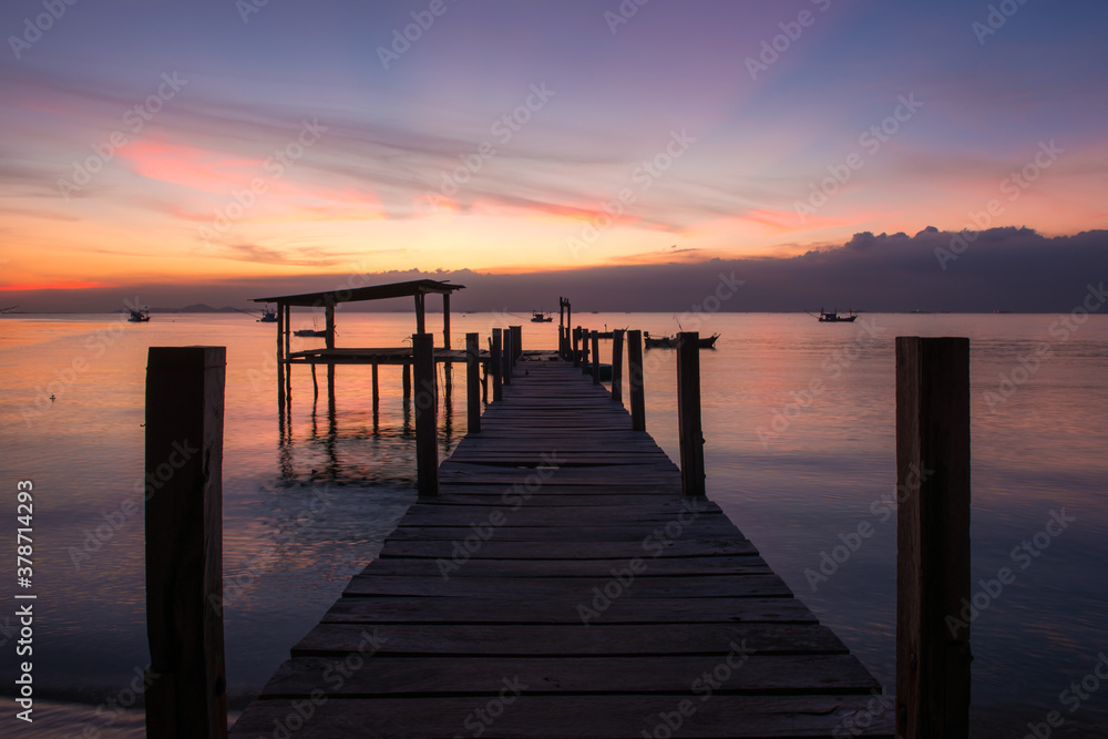 Fototapeta premium sunset over the pier