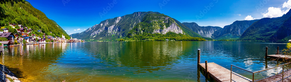 Bergdorf Hallstatt am Hallstätter See im Salzkammergut von Lahn aus gesehen, Oberösterreich, Österreich