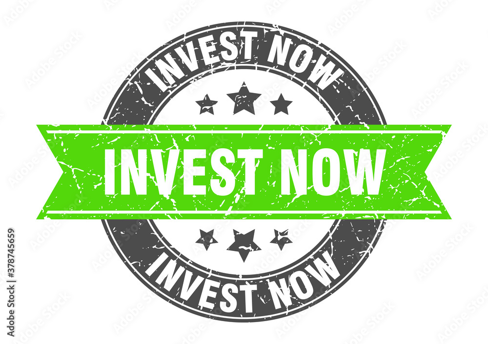 Obraz premium invest now round stamp with ribbon. label sign