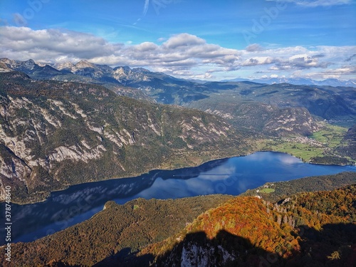 Fototapeta Naklejka Na Ścianę i Meble -  Scenic view of beautiful autumn mountains landscape and Bohinj Lake