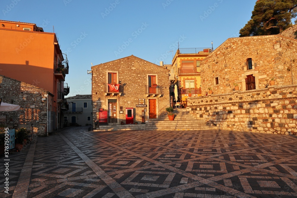Castelmola - Piazza Sant'Antonio all'alba