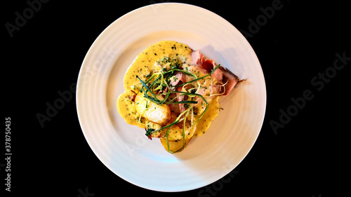Quadro su tela Slices of roast beef with baked potatoes and Béarnaise sauce