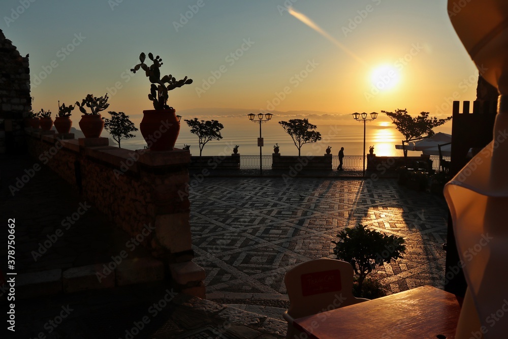 Fototapeta premium Castelmola - Belvedere di Piazza Sant'Antonio all'alba