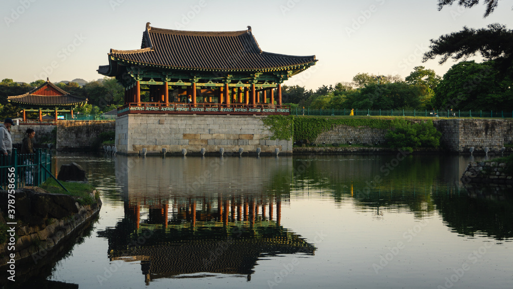 Naklejka premium Donggung palace and Wolji pond in Gyeongju, South Korea