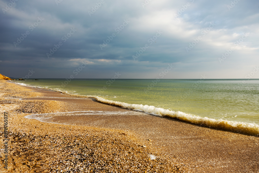 Obraz premium Beautiful view of the sea from a bird's eye view. The stunning cloudy sky reflected on the beach Fontanka, Odessa, Ukraina. Concept of leisure and sea travel.