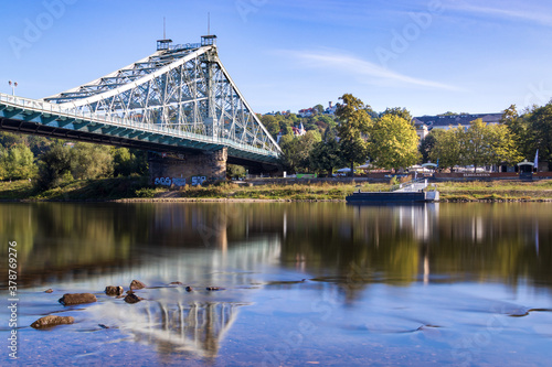 Die Brücke Blaues Wunder vor dem Elbhang von Dresden photo