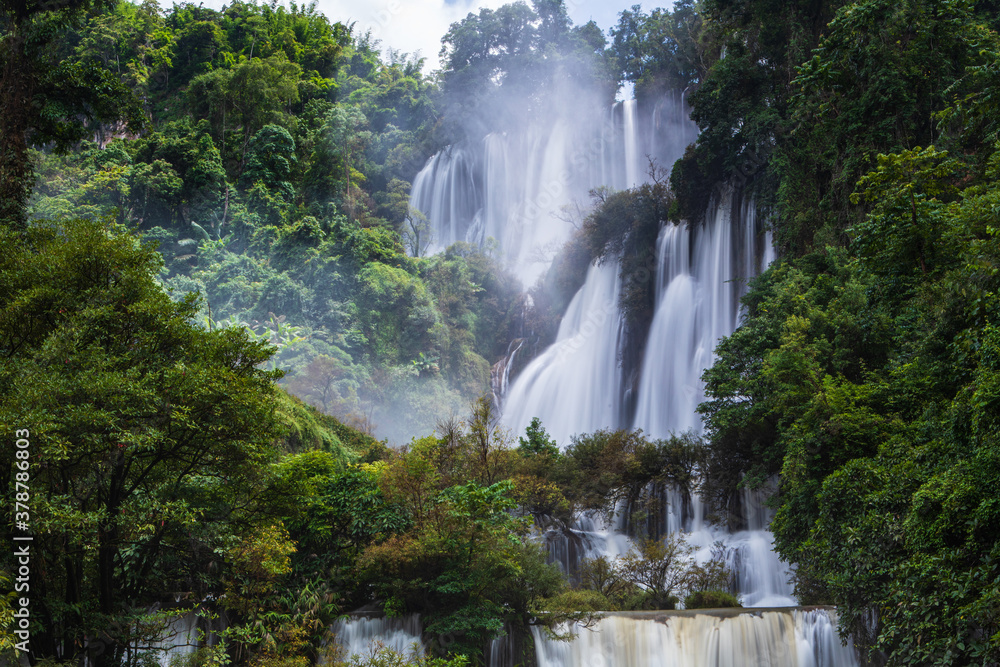 Fototapeta premium Thi-Lo-Su waterfall, Beautiful waterfall in Tak province, ThaiLand.