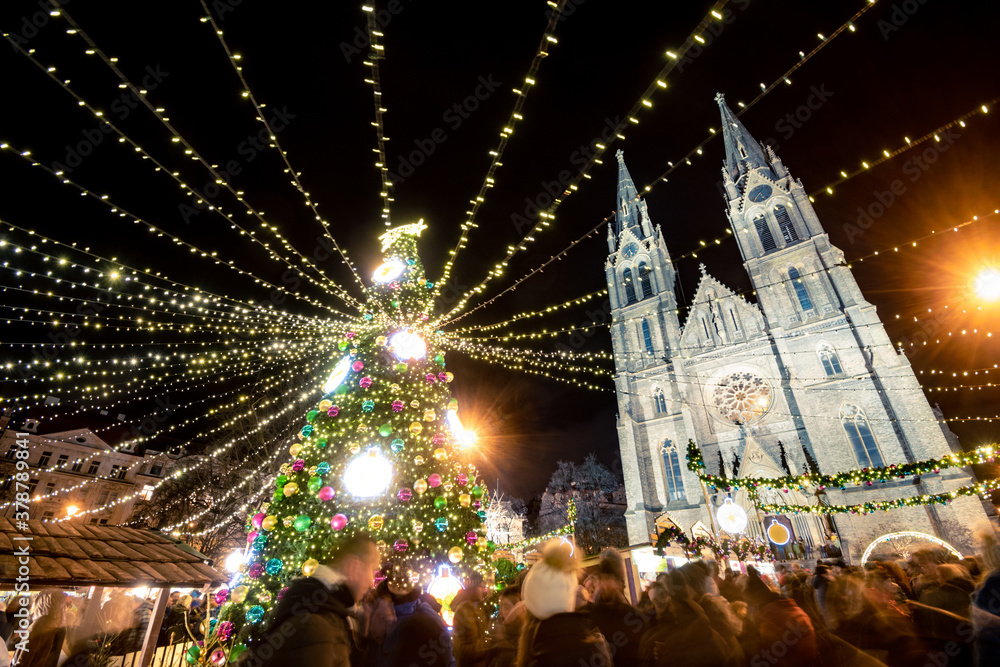 Φωτογραφία famous Christmas winter holiday markets on the Náměstí míru (Peace square) in th