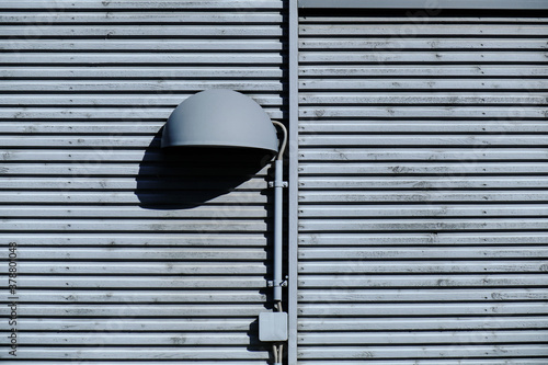 Obraz na płótnie The outdoor lamp on the wooden wall. w salonie