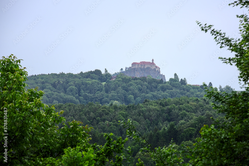 Ferner Blick auf die Riegersburg in der Steiermark