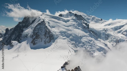 Formation de nuage autour du Mont Blanc