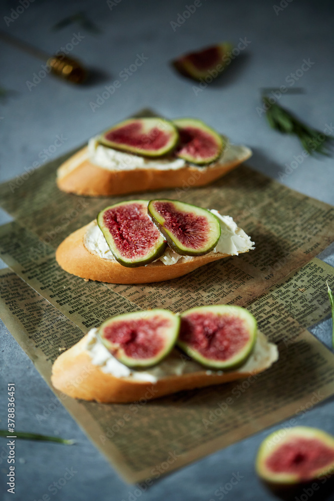 Bruschetta with figs, camembert with honey, almonds and figs, close-up, food photo Bruschetta with figs, camembert with honey, almonds and figs, close-up, food photo