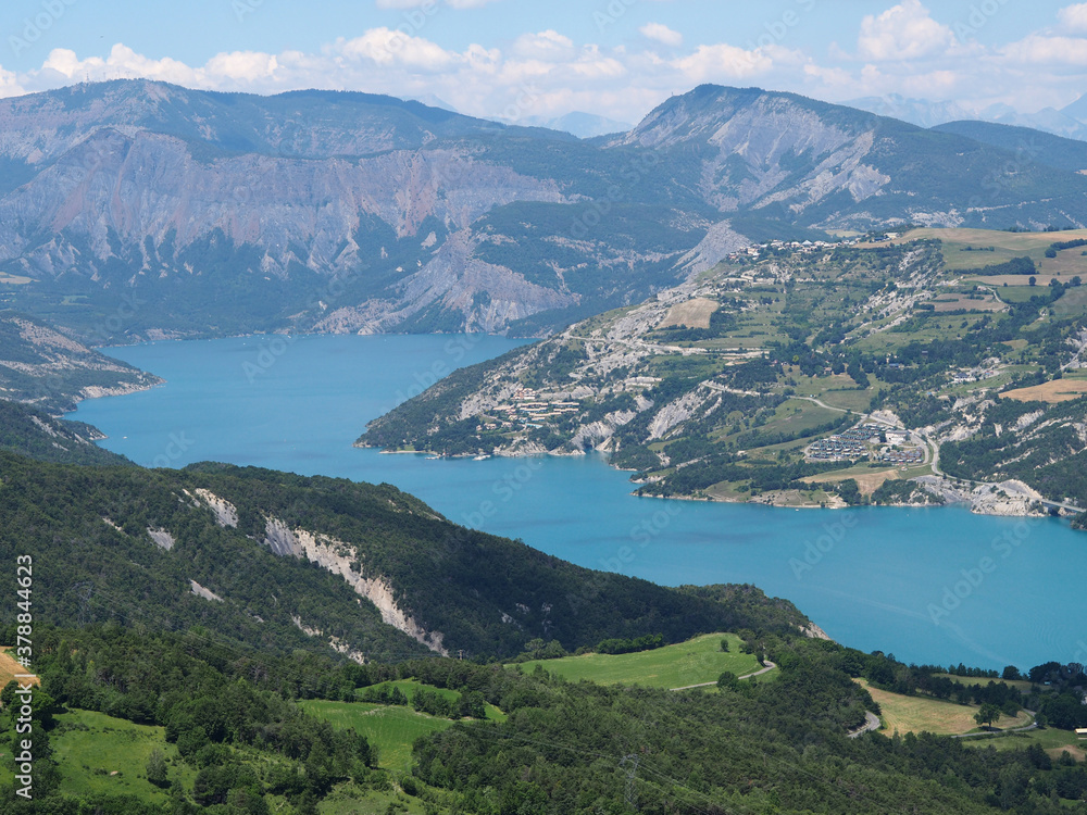 vue sur le lac de Serre-Ponçon - Alpes France
