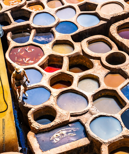 Quadro su tela Old tanks of the Fez's tanneries with color paint for leather