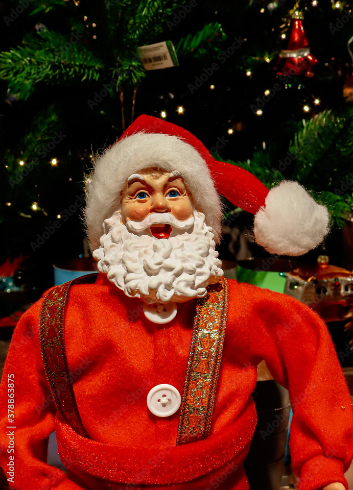 santa claus with christmas tree
Portrait of a toy Santa Claus with a Christmas tree, side view close-up. santa claus with christmas tree
Portrait of a toy Santa Claus with a Christmas tree, side view close-up.