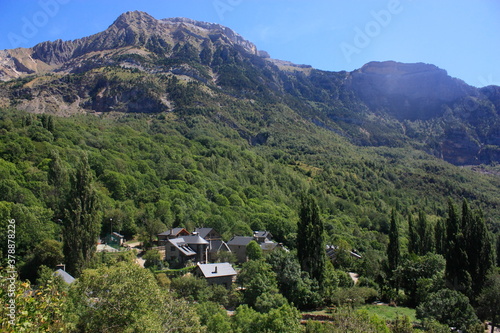 Wallpaper Mural  Embalse de Bubal y tirolina. Hoz de Jaca. Huesca. Pirineos Torontodigital.ca