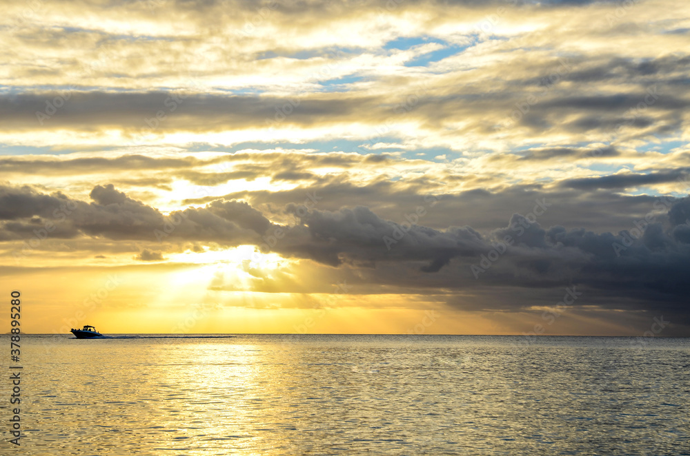 Obraz premium sunset over the sea