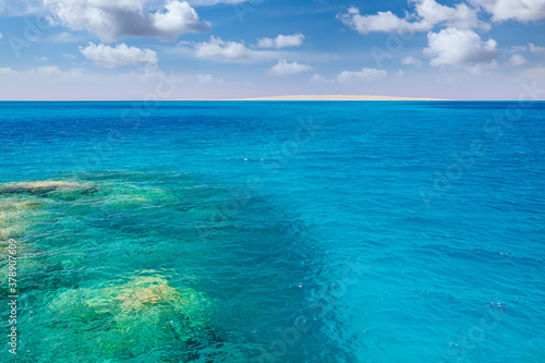 Fototapeta Naklejka Na Ścianę i Meble -  Turquoise water and coral reef in the Red Sea, Egypt