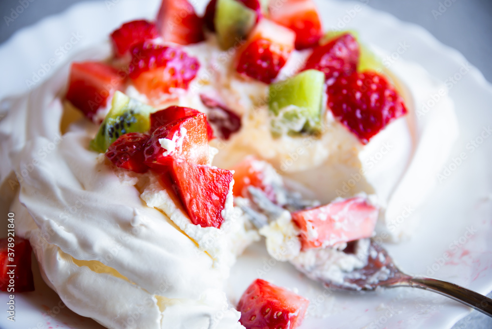 Delicious Pavlova cake with meringue and fresh fruit Delicious Pavlova cake with meringue and fresh fruit