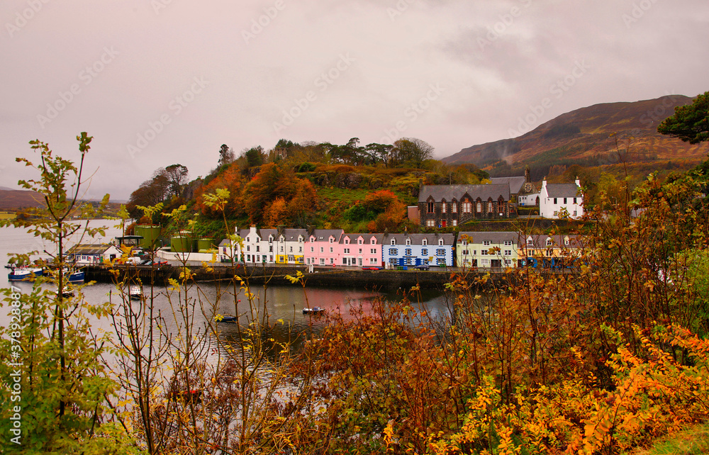 Fototapeta premium The beautiful harbour of Portree, Isle of Skye, Scotland