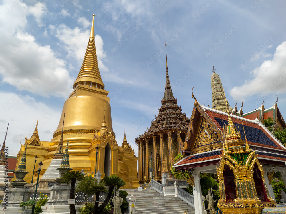 Fototapeta premium Wat Phra Kaew Temple of the Emerald Buddha,Landmark of Thailand in which tourists from all over the world do not miss to visit.