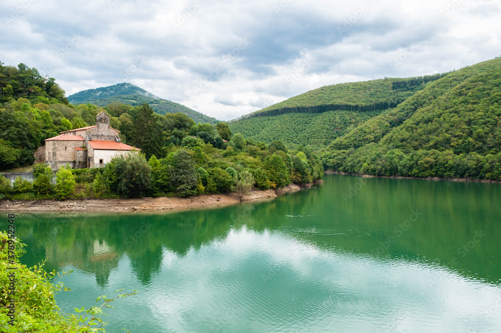 Fototapeta premium landscape with lake and a house