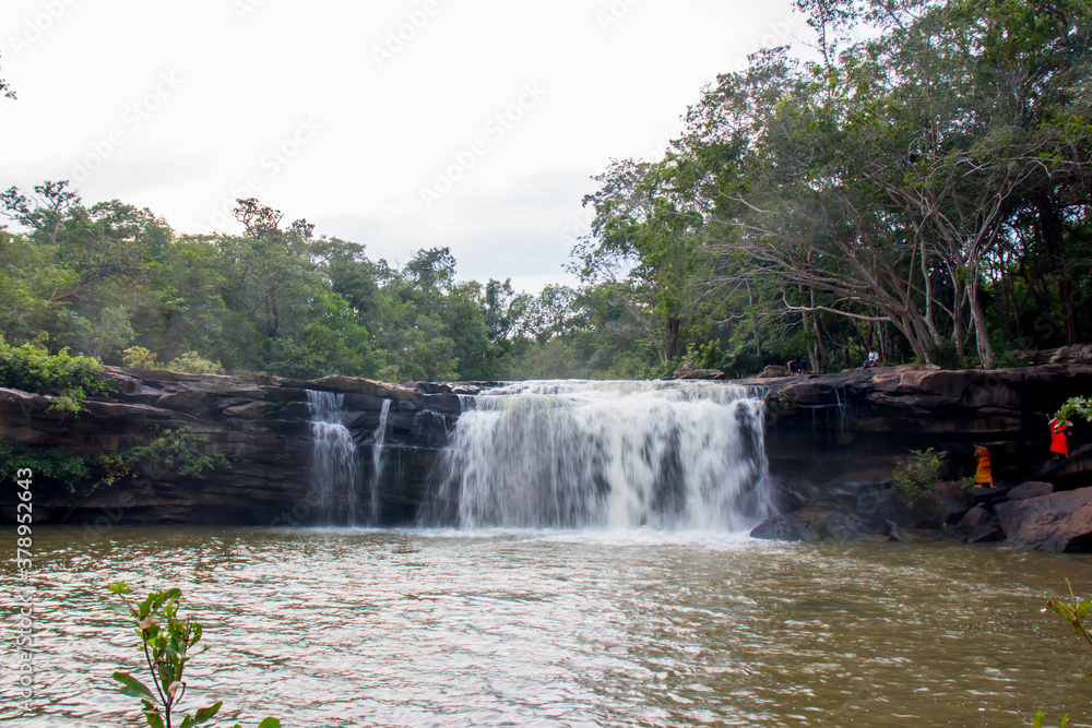 Obraz premium beatiful waterfall and beautiful nature 