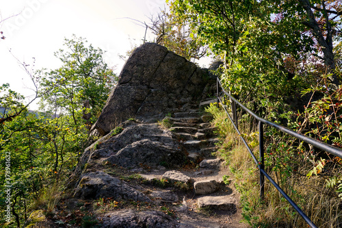 Aufstieg zum Aussichtspunkt Ilsestein bei Ilsenburg im Harz in Deutschland