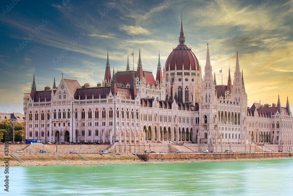 Fototapeta premium Hungarian Parliament Building during sunset